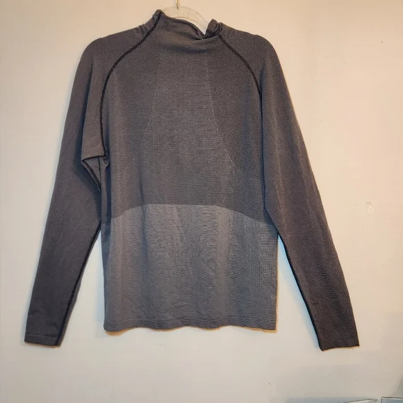 Lululemon Metal Vent Tech Half Zip Grey Light Weight Long Sleeve Top Large - Picture 3 of 15